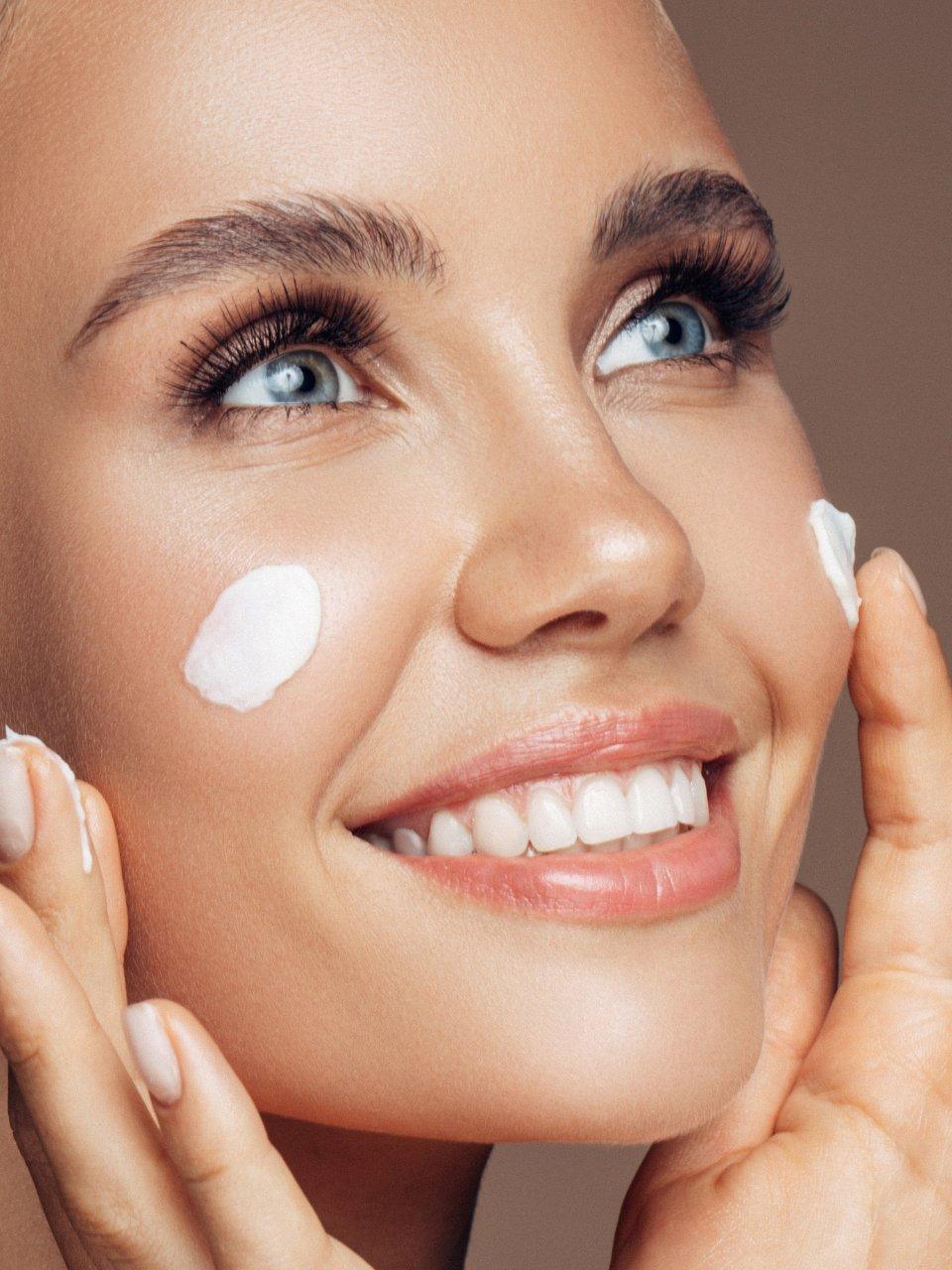 Eclat Soin Nourishing Rich Face Cream applied on a woman's face for a glowing complexion